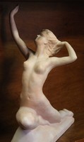 Alexander Oláh: female nude statue