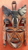 Keleti fa faragott fali maszk elefánt és bennszülött dekorral