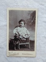 Antik CDV/vizitkártya kislány/kisbaba játék kutyával Veress Gyula Hódmezővásárhely 1900 körüli