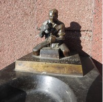 Nógrádverőce bronz szobor márvány alapon - hamutartó