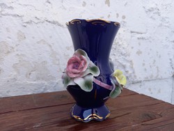PORFIN kolozsvári, kobaltkék porcelán váza rózsadekorációval
