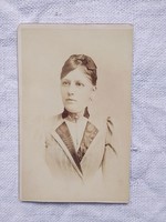 Antik szépia CDV/vizitkártya, hölgy portréja Rosa Jenik Bécs műtermi fotója 1890-es évek körüli