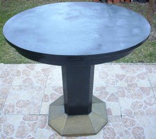 Art-Deco fekete ovális réz talpu asztal