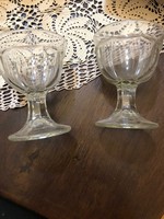 Glass ice cream cup / chalice, retro style in undamaged condition.Height: 11 cm diameter: 8