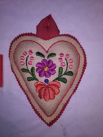 Retro felt embroidered pattern from Kalocsa - heart wall decoration