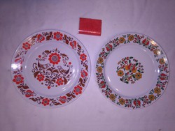 Két darab Alföldi porcelán falitányér - együtt