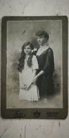 Antik fotó anya ,lányával Kiss Gyula fotó Abony műhelyéből