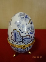 Faberge típusú porcelán tojás kék mintával, arany lábakkal. Vanneki! Jókai.