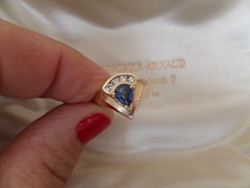 Modern arany gyűrű valódi kék zafírokkal és brillekkel