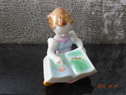 Herendi porcelán figura, mesét olvasó kislány, magassága 7,5 cm. Vanneki! Jókai.