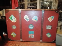 Antik útazó bőrönd faberakással matricákkal
