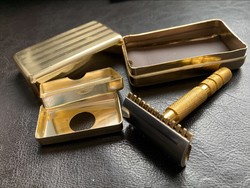 Retro Czechoslovak soluna travel little razor with gillette blade in its own metal box