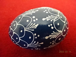 Kézzel festett fa tojás, kék népművészeti díszítéssel. Vanneki! Jókai.