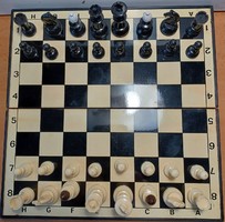 Retró mágneses sakk (nem mini) saját tokjában, ostáblával