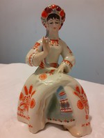 Hímző lány orosz porcelán