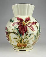1H931 Régi pillangós orchideás vajszínű Zsolnay porcelán váza 12 cm
