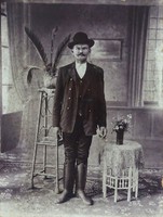 1H951 antique framed man portrait photography 28 x 33 cm