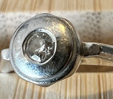 1 Forintról! Button Briliáns (0,1 Ct) Fehérarany (2,3 gramm) gyűrű, Szív alakú áttöréssel, Magyar!