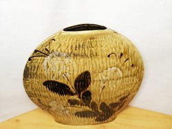 Lencse forma nagy méretű festett mázas kerámia váza Ausztriából.