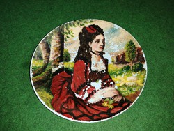 Szinyei M.P.Lilaruhás nő utánzat kézzel festett falitányér  22 cm (3p)