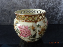Zsolnay porcelán, áttört szélű váza,  kaspó magassága 10,2 cm. Vanneki!