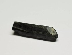 Fekete turmalin 26.13 ct drágakő ékszerészeknek, gyűjtőknek vagy más  hobby célra--új