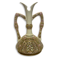 Több mint száz éves Zsolnay váza, különleges szépségű, duplafalú, áttört technikával készült