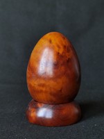 Tujafa-gyökér tojás tartóban