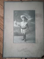 Antik az 1900-as évek elejéről származó kisfiú fotó - Knöpfler Gyula és Tsa. Fényképészeti Műterem