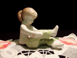 Aquincumi porcelán öltözködő kislány nagyon ritka mintás nadrágban