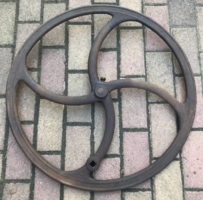 Original cast iron well wheel (13 kg, 67 cm)