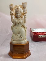 Hindu Istennő-Faragott Csont Szobrocska-Iparművészeti Múzeum Kiviteli Engedély Bélyegzővel