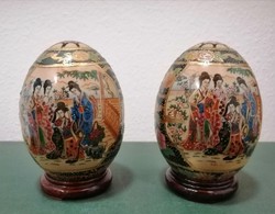 Kínai vagy Japán kézzel festett tojás fából.