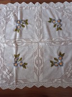 Embroidered tablecloth 81x81 cm
