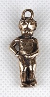 1I068 Réz pisilő brüsszeli kisfiú szobrocska akasztóval