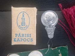 Varróeszköz dekoráció, 1 doboz francia kapocs es tűbefűző