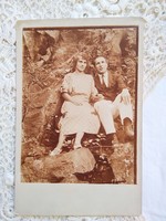 Antik szépia fotó, kiránduló szerelmes pár 1910 körüli