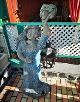 Antik, régi kerti szobor Leány szőlővel