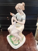 Hollóházi porcelán nő szobor, 21 cm-es, hibátlan állapotban.