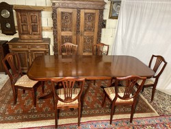 III. György korabeli bővíthető mahagóni étkezőasztal hat székkel