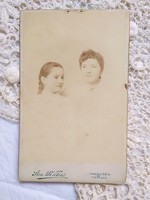 Antik magyar CDV/vizitkártya/keményhátú fotó anya gyermekével, kislány, Stern M. és Fia Trencsén