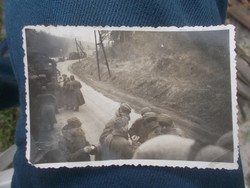 II világháborús fotó fénykép magyar katonákkal teherautókkal