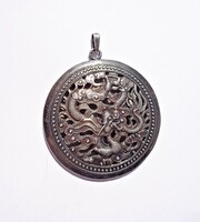 Vietnámi sárkányos ezüst medál