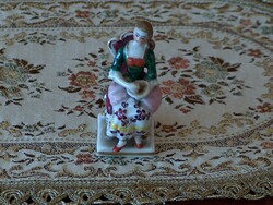 Antik altwien kézzel festett hibátlan miniatűr szobrocska, ülő nő