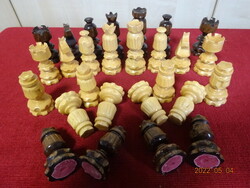 Fa sakkfigurák pótlásra, akár darabonként is elvihető. Vanneki! Jókai.