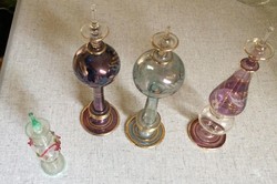 4 db Nagyon szép színű üveg üvegcse szerintem parfümös keleti talán indiai vagy egyiptomi kézműves