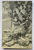 Antik  üdvözlő fotó képeslap   kisleány horgász?bottal