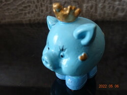 Német porcelán, Baby malac király, kék színű, hossza 3,5 cm. Vanneki!