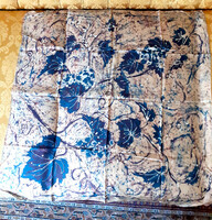 Batikolt, kézzel festett selyem kendő. 93x90 cm