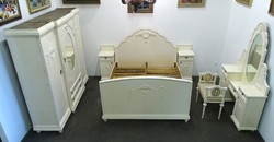 1F416 antique complete Elizabeth bedroom set in immaculate condition!